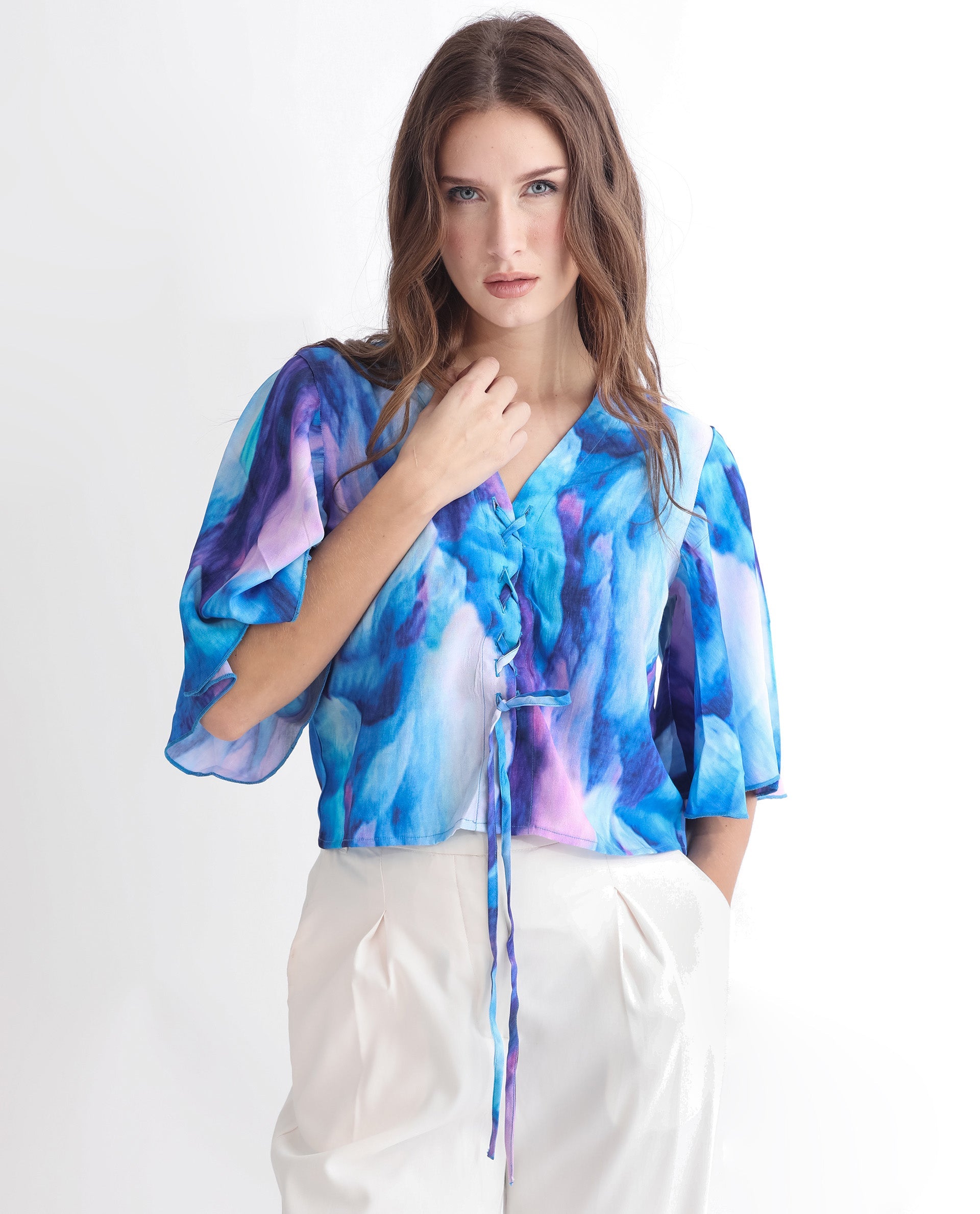 Women'S Eltop Blue Polyester Fabric Short Sleeves Drawstring Closure V-Neck Flared Sleeve Relaxed Fit Abstract Print Cropped Top