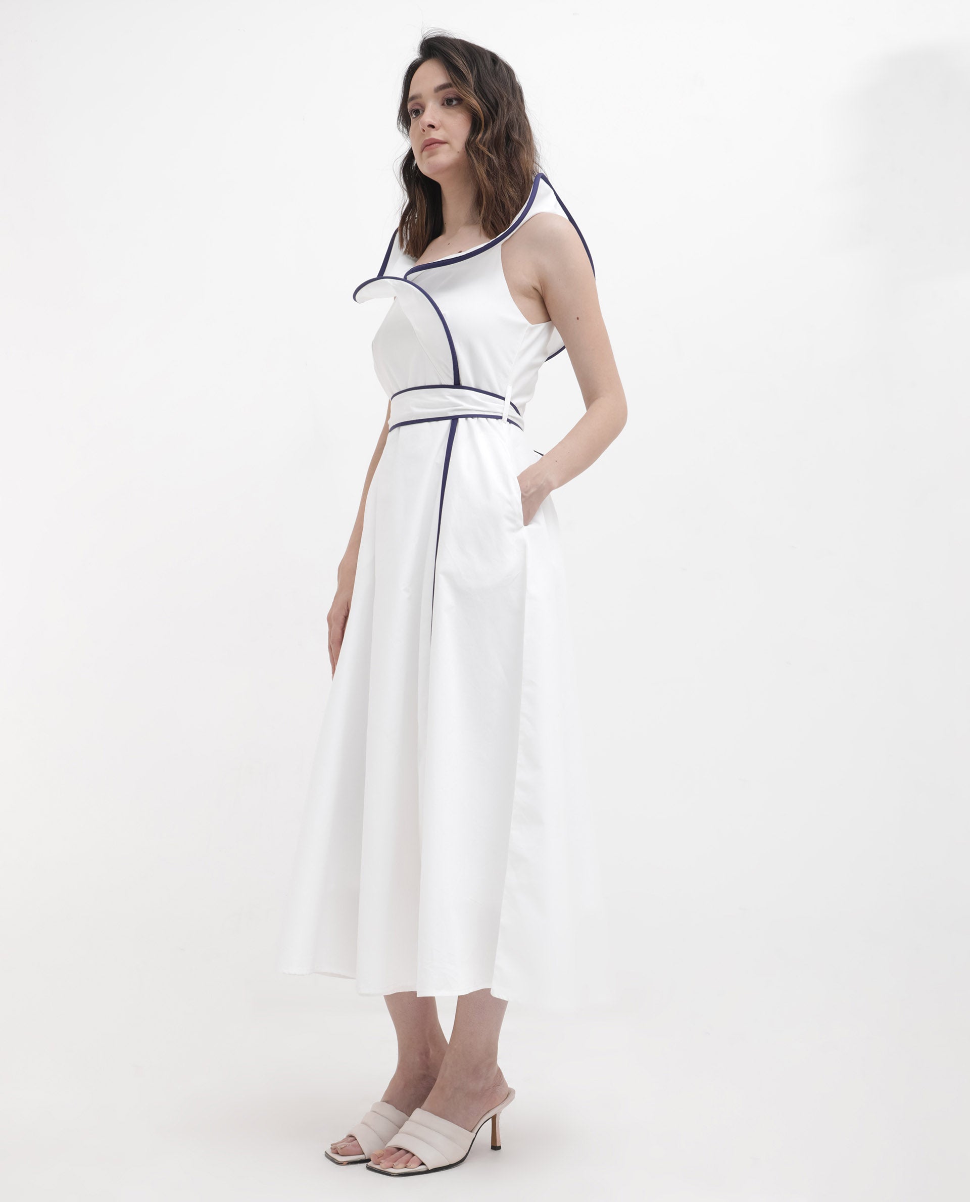 Women'S Demono White Cotton Fabric Sleeveless Collared Neck Solid Longline Dress