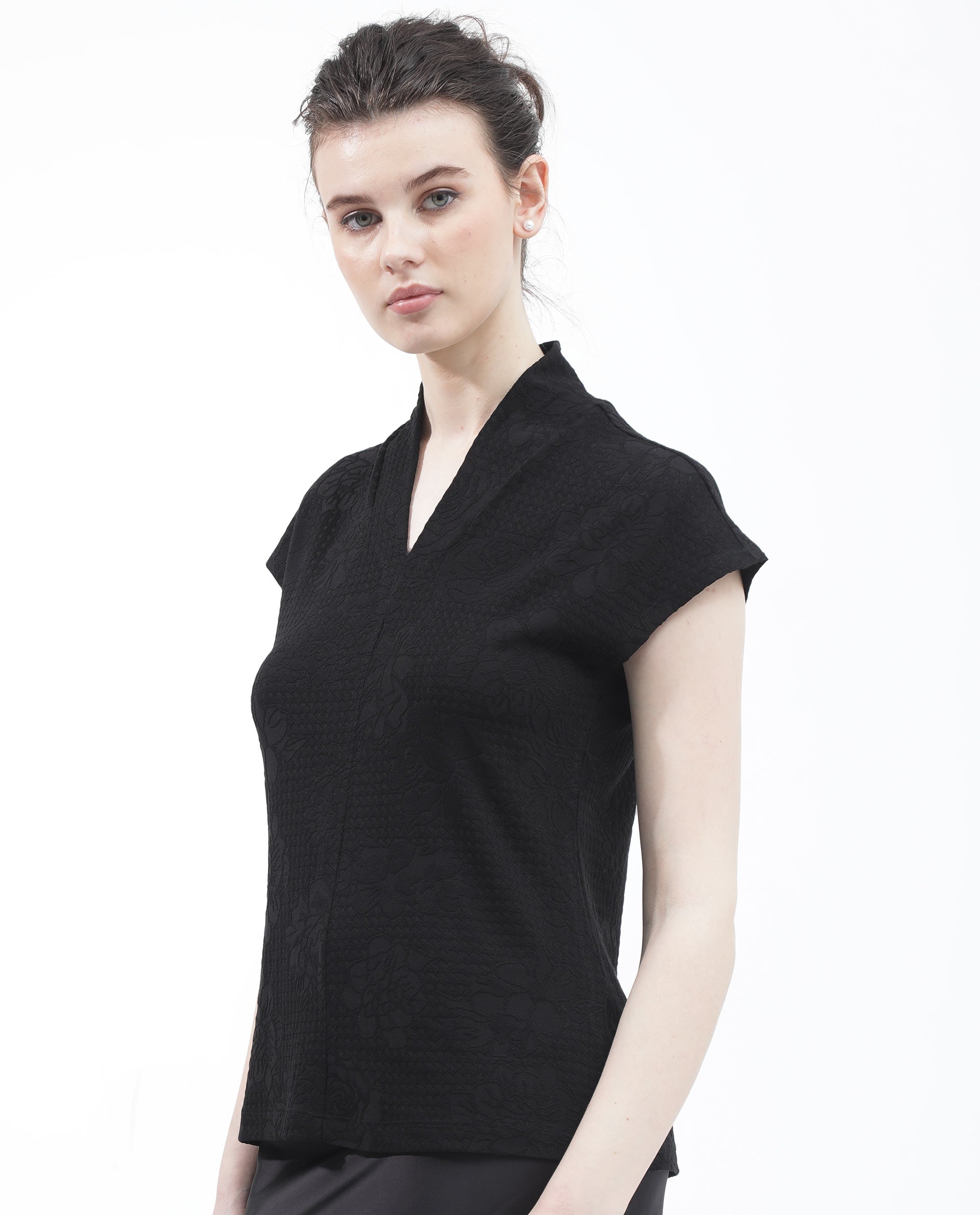 Women'S Deone Black Poly Viscose Elastane Fabric Regular Sleeves V-Neck Boxy Fit Solid Top