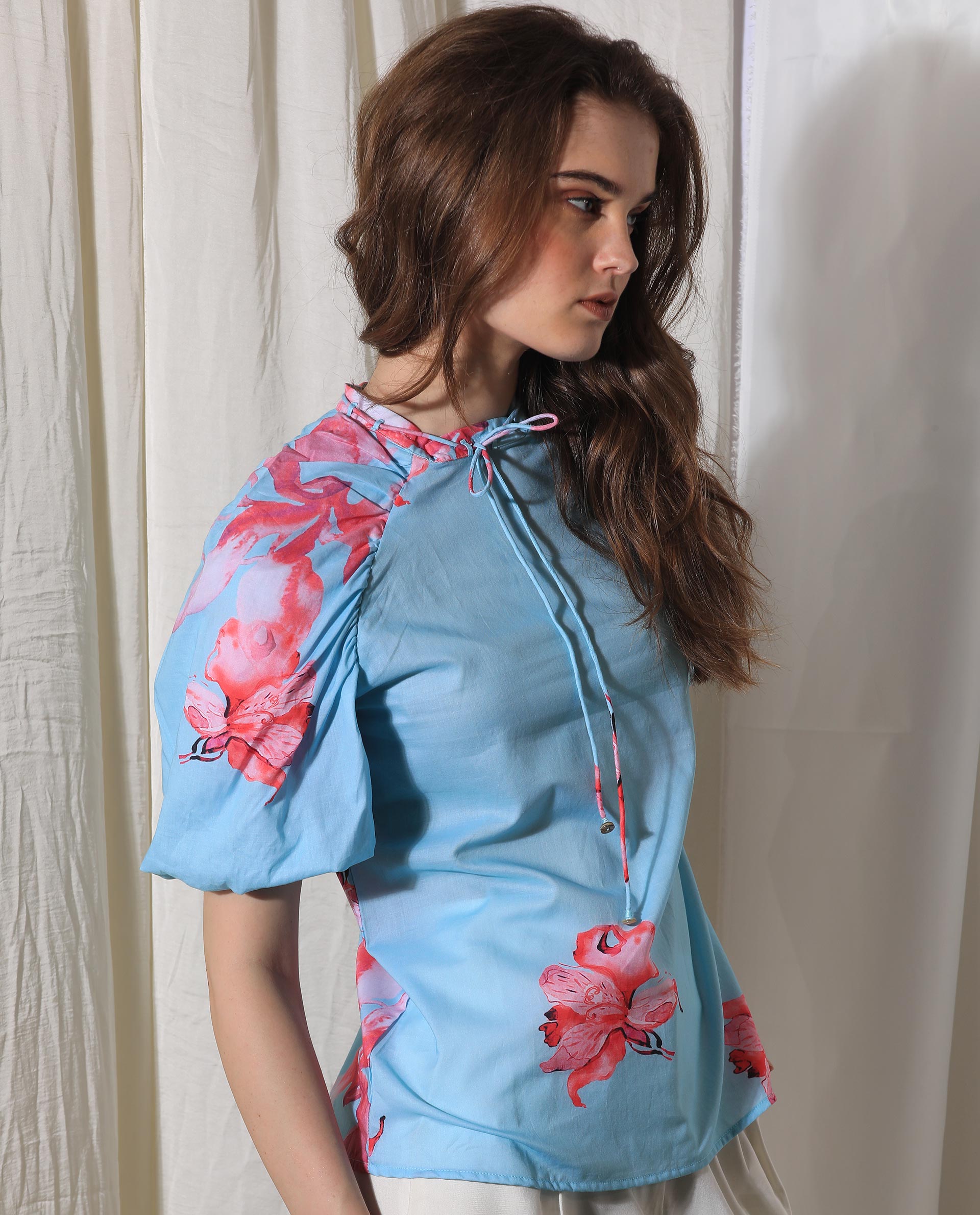 Women'S Kink Blue Cotton Fabric Short Sleeves Button Closure Tie-Up Neck Puff Sleeve Relaxed Fit Floral Print Top