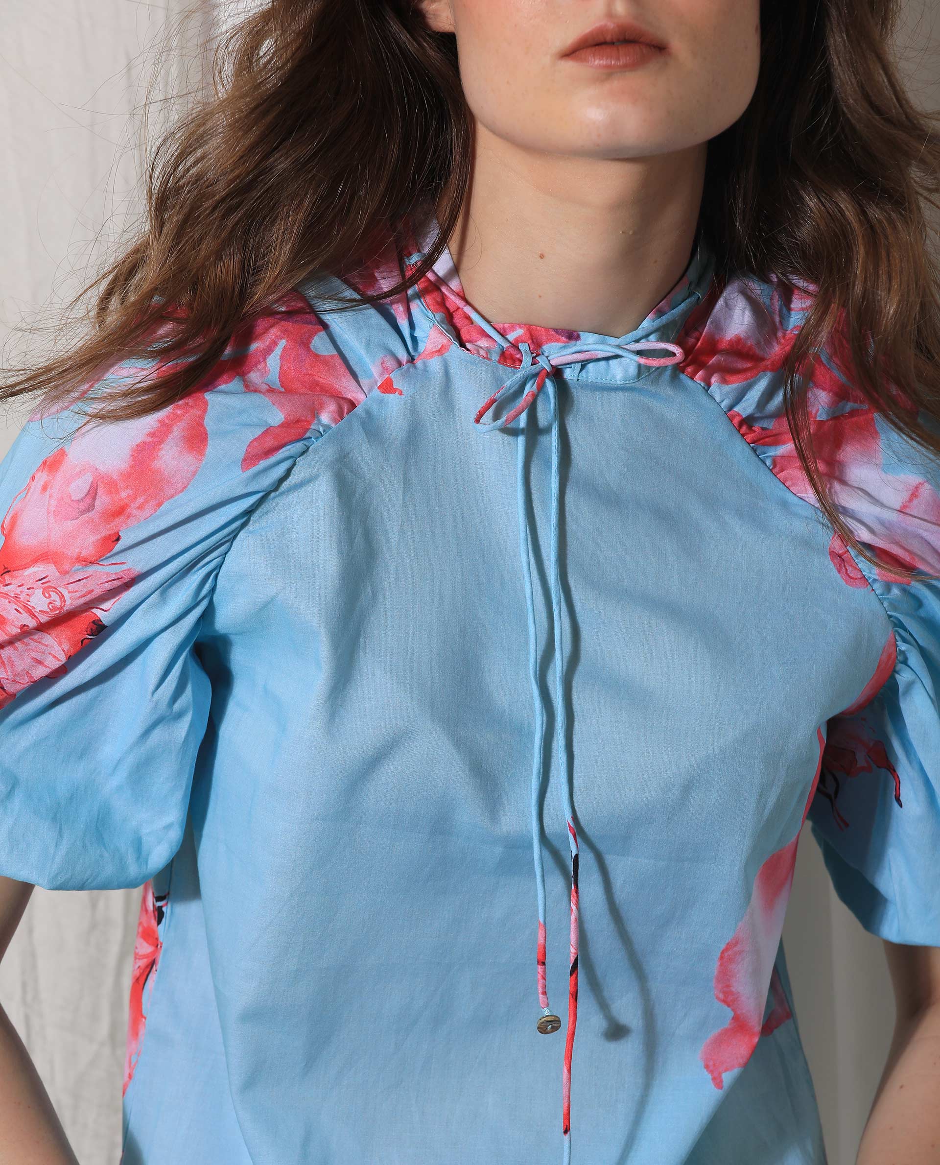 Women'S Kink Blue Cotton Fabric Short Sleeves Button Closure Tie-Up Neck Puff Sleeve Relaxed Fit Floral Print Top