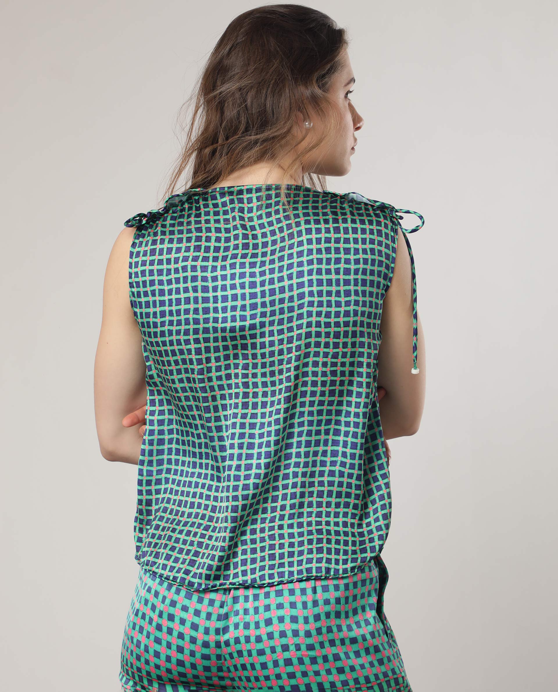 Women'S Blaze Green Polyester Fabric Tie-Up Closure Boat Neck Sleeveless Regular Fit Geometric Print Top