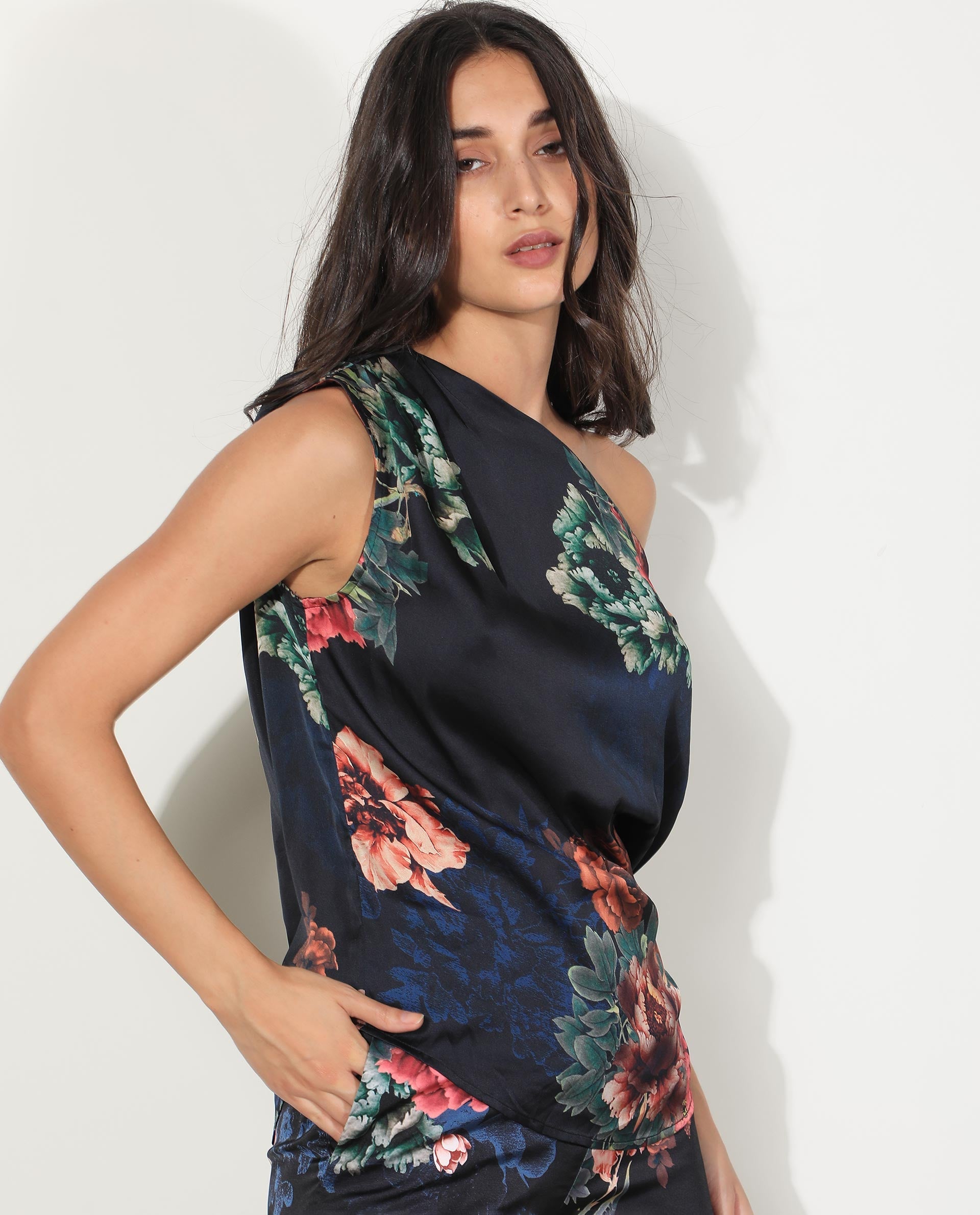 Women'S Florent Black Polyester Fabric Off Shoulder Sleeveless Regular Fit Floral Print Top