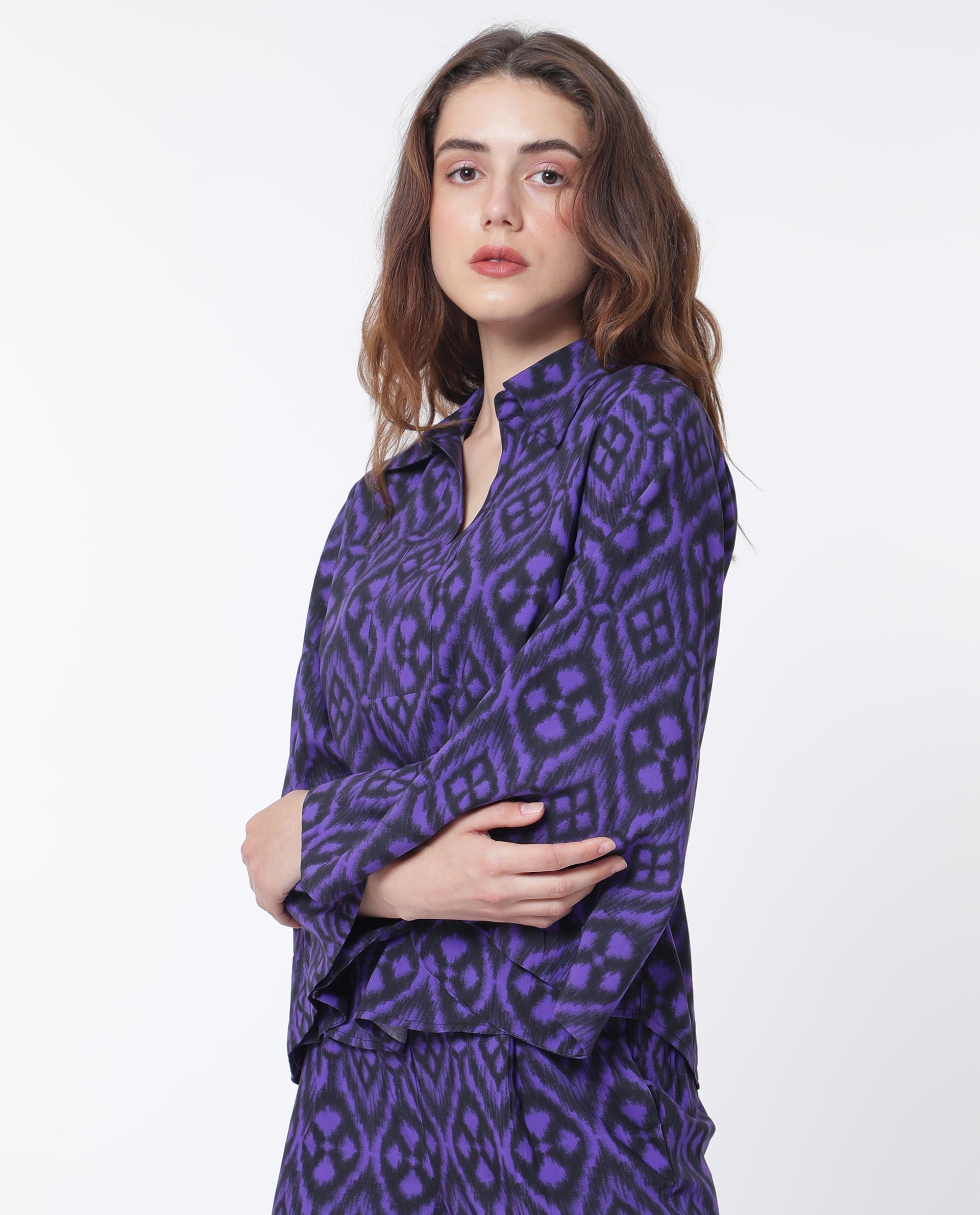 Women'S Jones Dark Navy Viscose Fabric Full Sleeves Shirt Collar Flared Sleeve Relaxed Fit Geometric Print Boxy Top