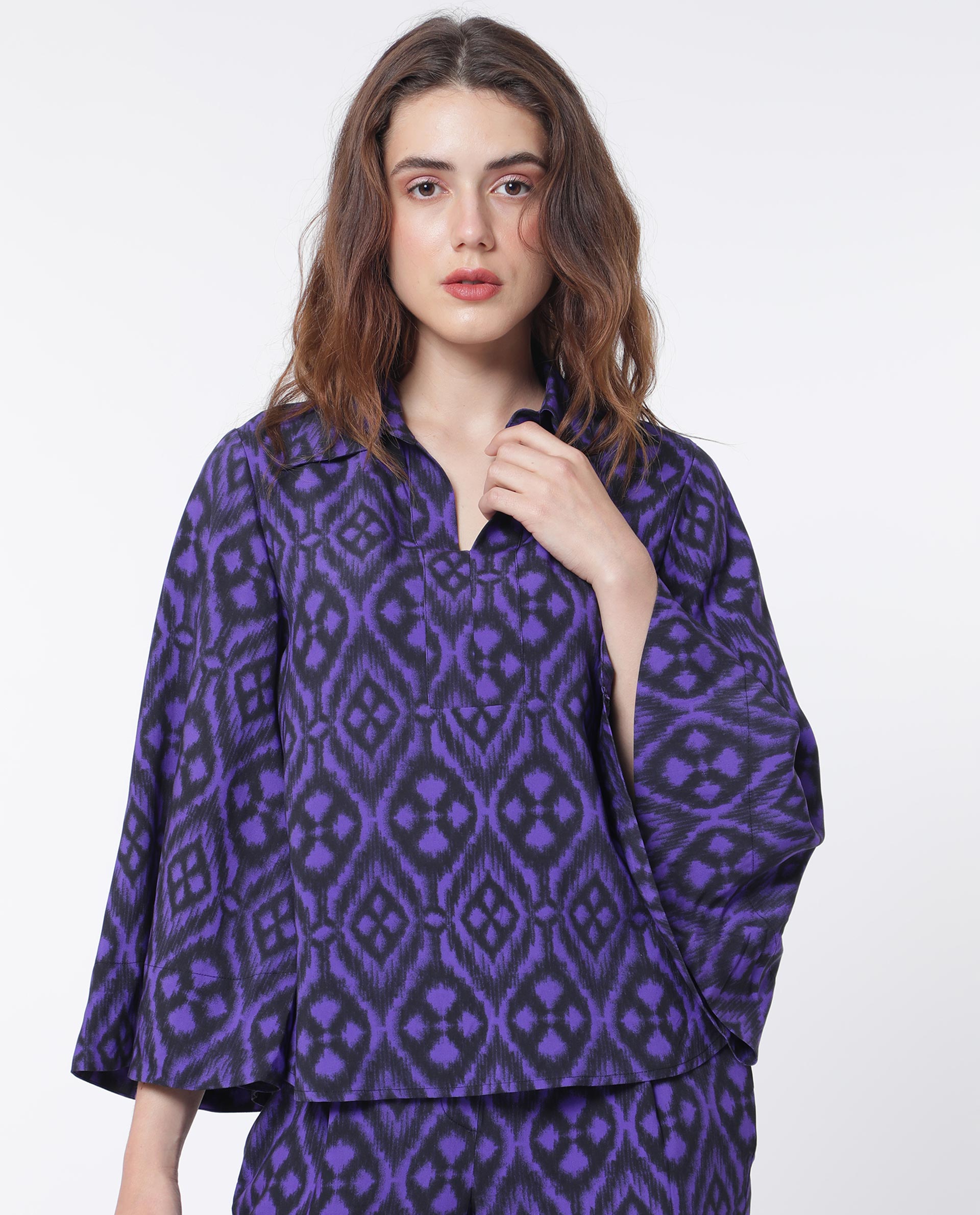 Women'S Jones Dark Navy Viscose Fabric Full Sleeves Shirt Collar Flared Sleeve Relaxed Fit Geometric Print Boxy Top