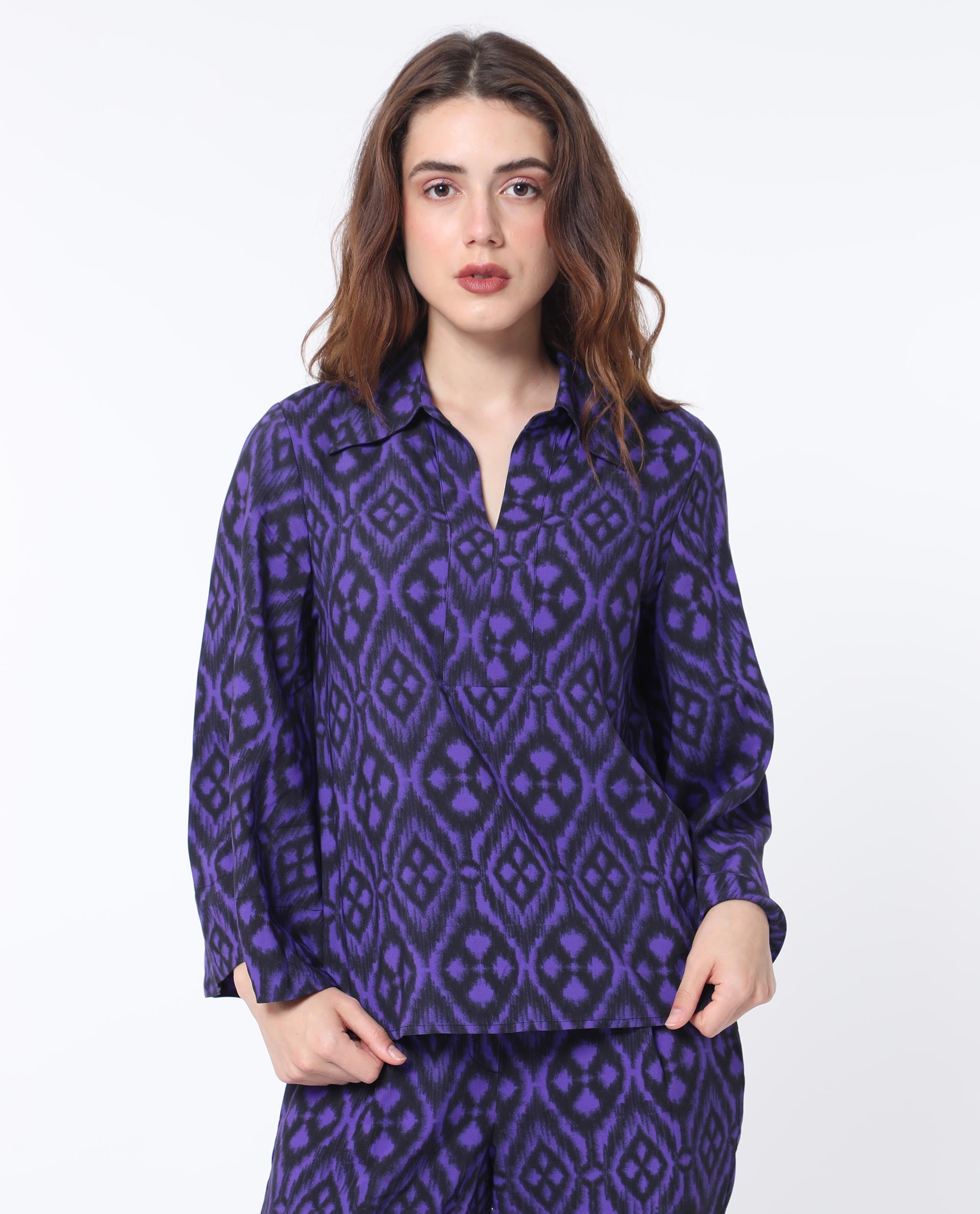 Women'S Jones Dark Navy Viscose Fabric Full Sleeves Shirt Collar Flared Sleeve Relaxed Fit Geometric Print Boxy Top