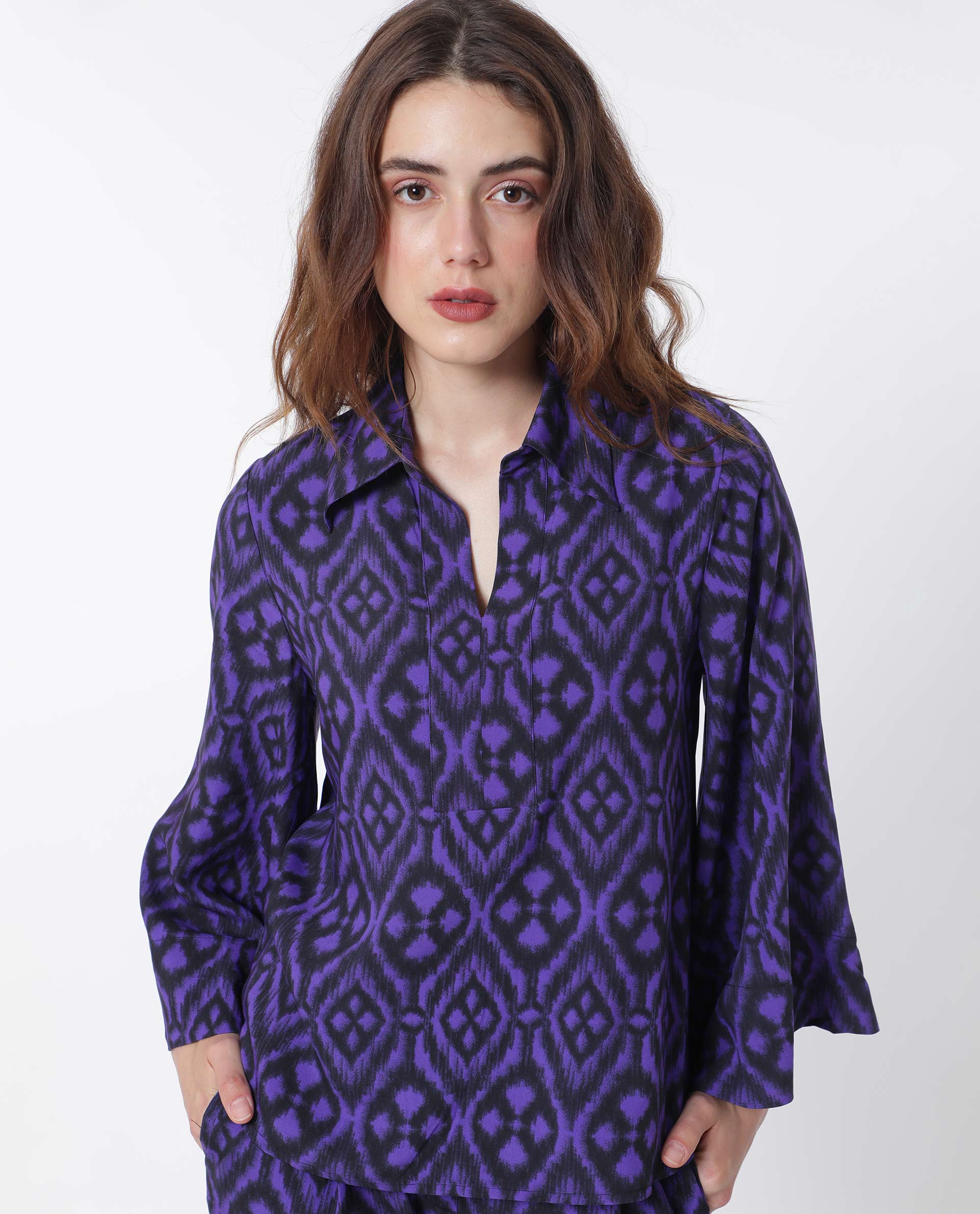 Women'S Jones Dark Navy Viscose Fabric Full Sleeves Shirt Collar Flared Sleeve Relaxed Fit Geometric Print Boxy Top