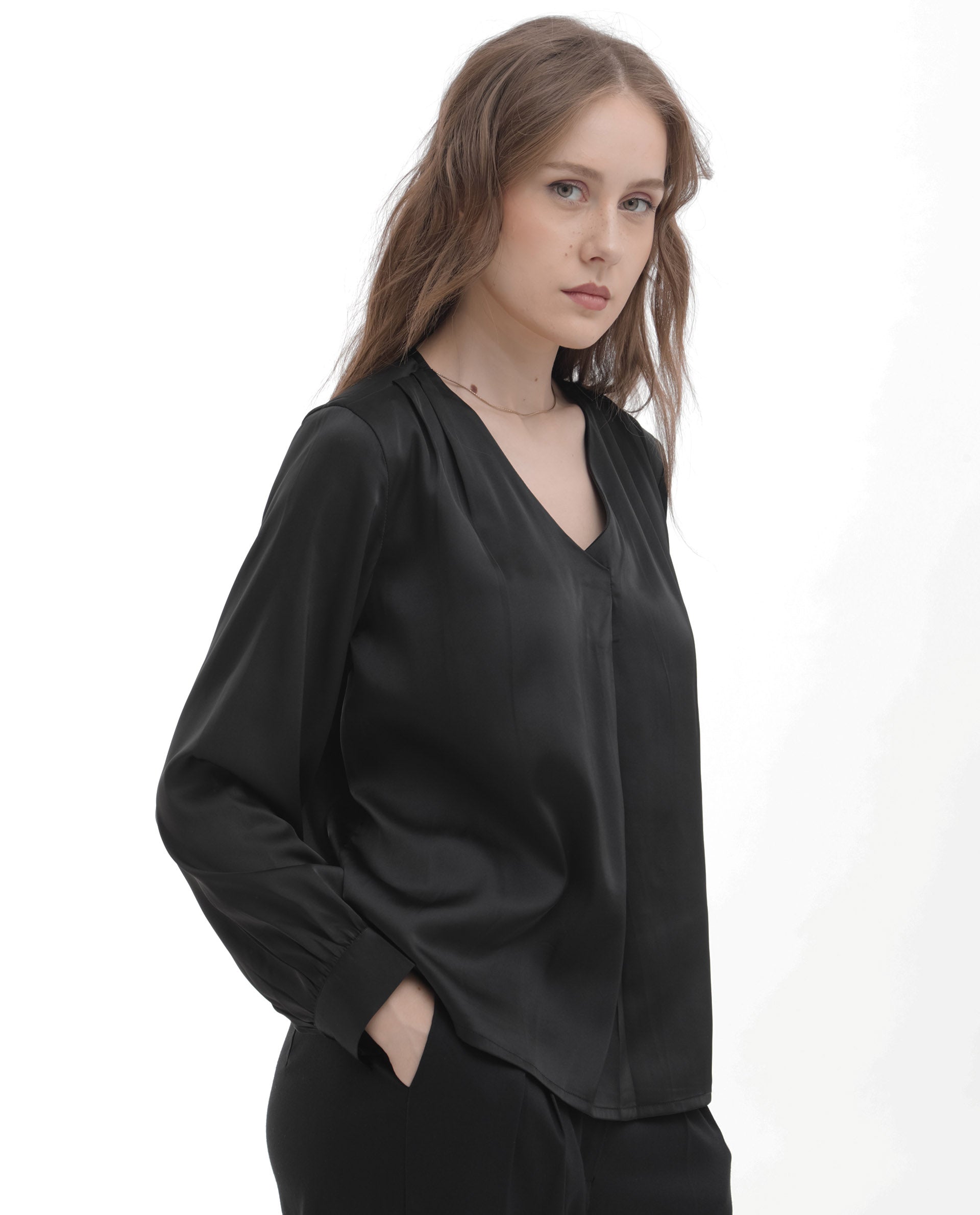 Women'S Lohan Black Polyester Fabric Full Sleeve V-Neck Solid Regular Length Top