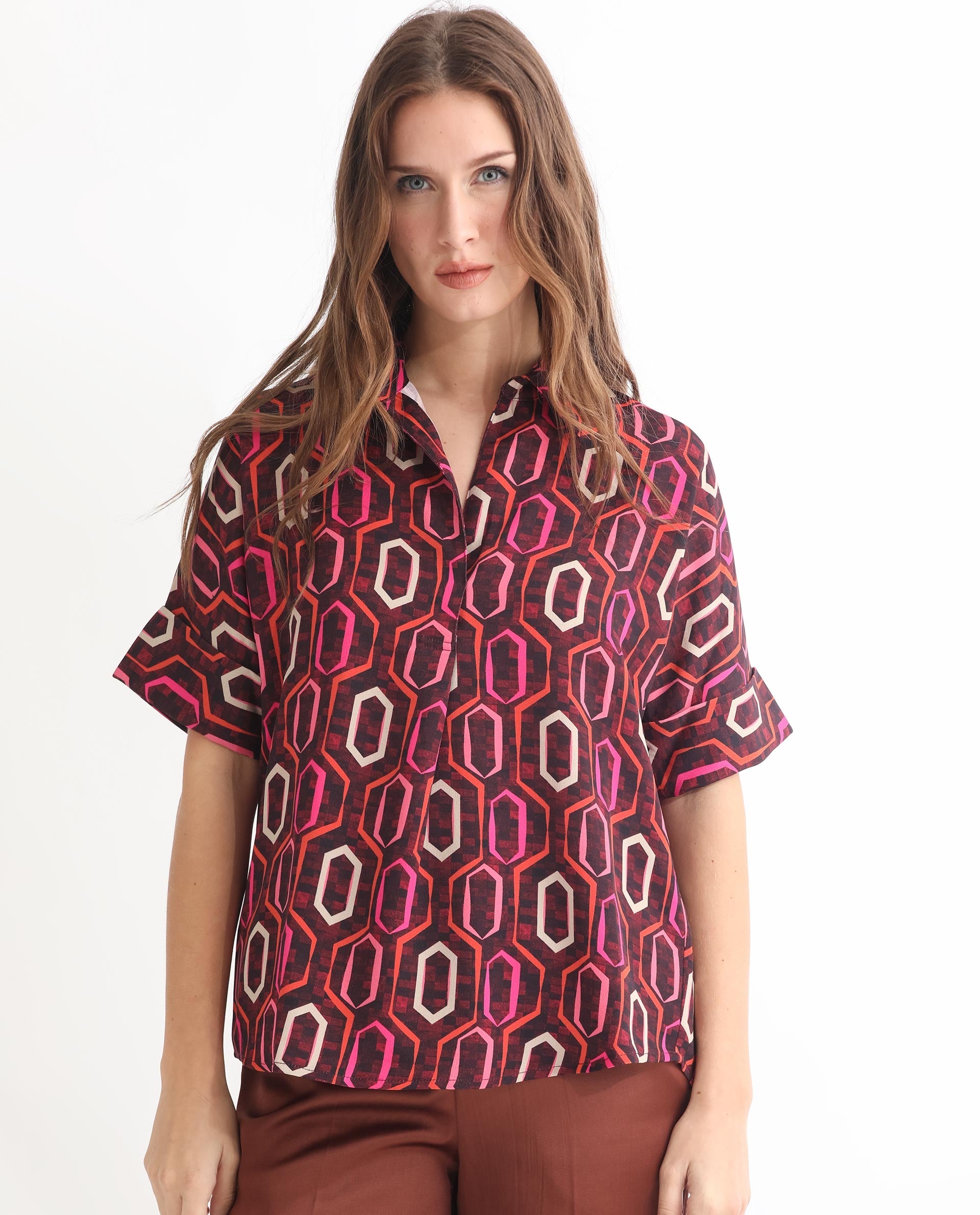 Women'S Peru Brown Polyester Fabric Short Sleeves Button Closure Drop Collar Cuffed Sleeve Relaxed Fit Geometric Print Top