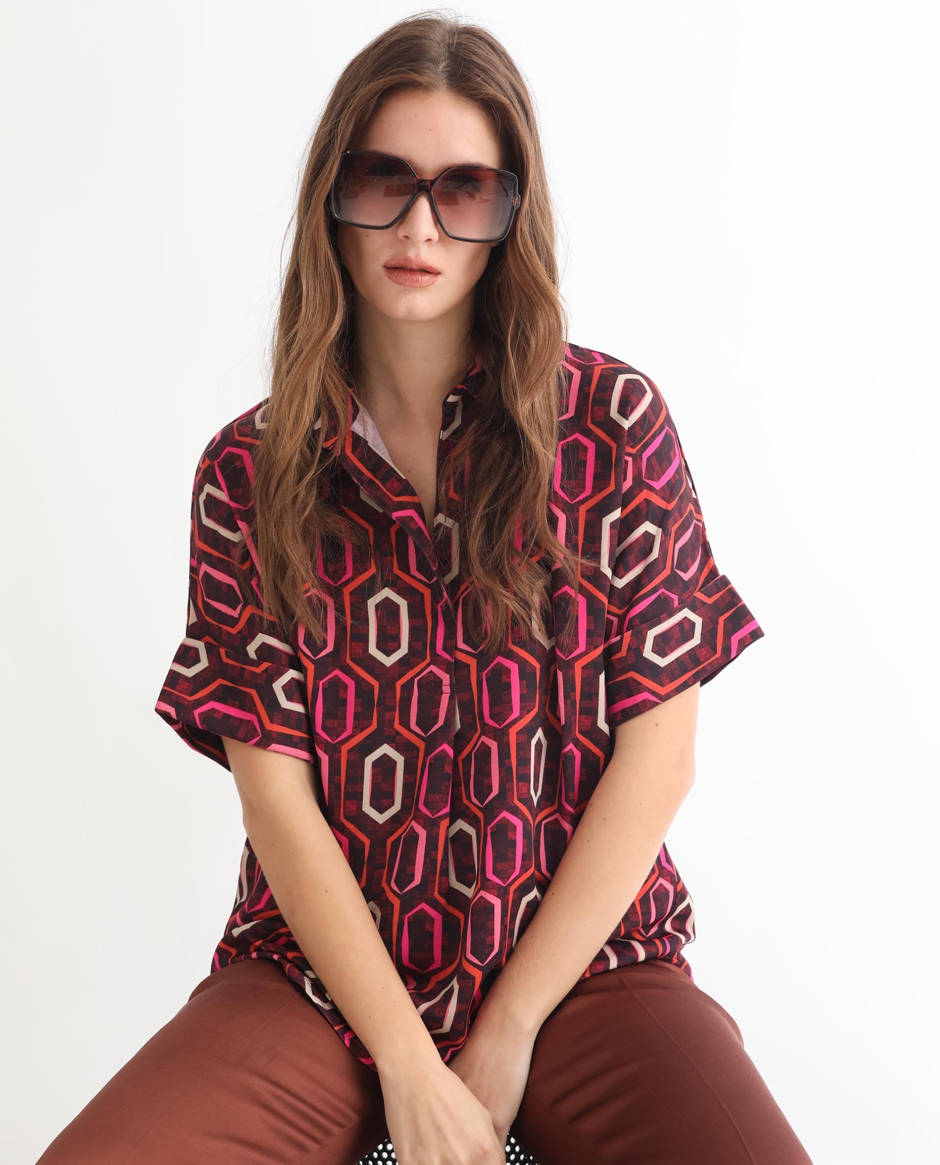 Women'S Peru Brown Polyester Fabric Short Sleeves Button Closure Drop Collar Cuffed Sleeve Relaxed Fit Geometric Print Top