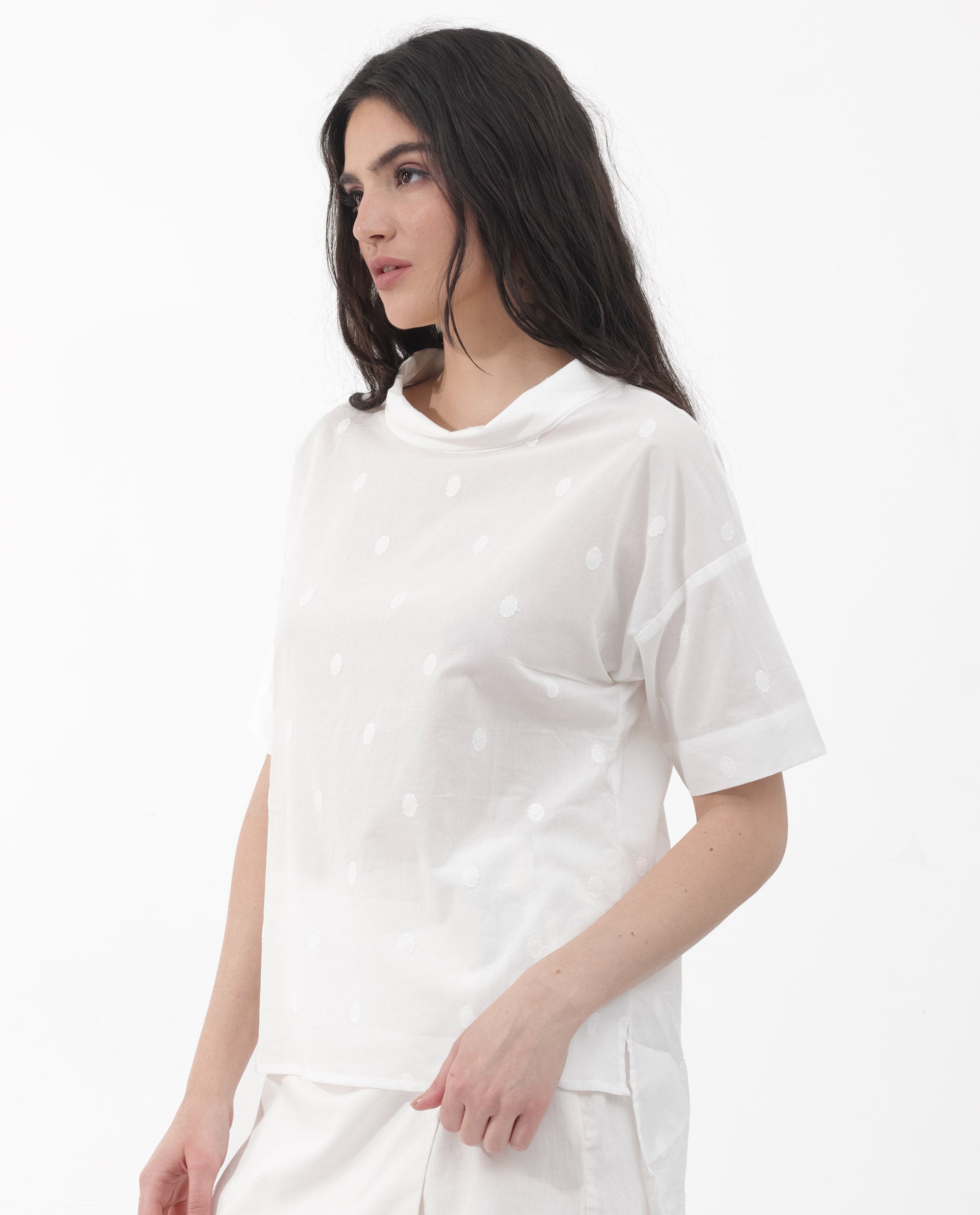 Women'S Raviolt White Cotton Fabric Regular Sleeves V-Neck Solid Regular Length Top