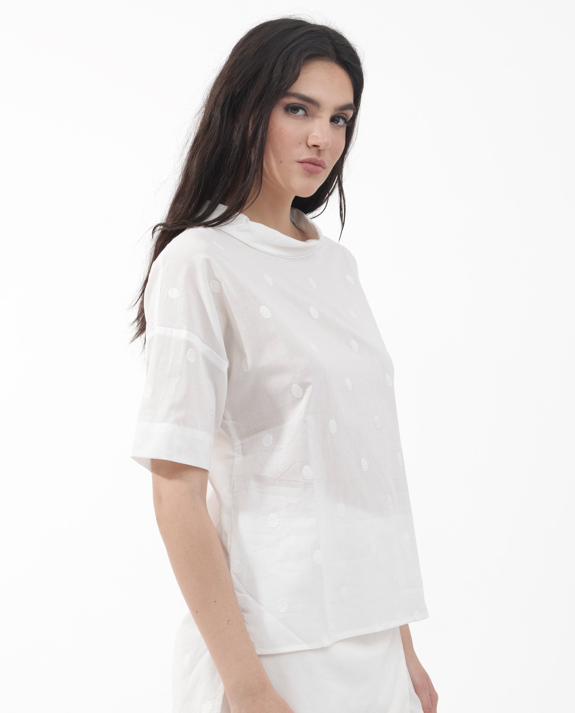 Women'S Raviolt White Cotton Fabric Regular Sleeves V-Neck Solid Regular Length Top