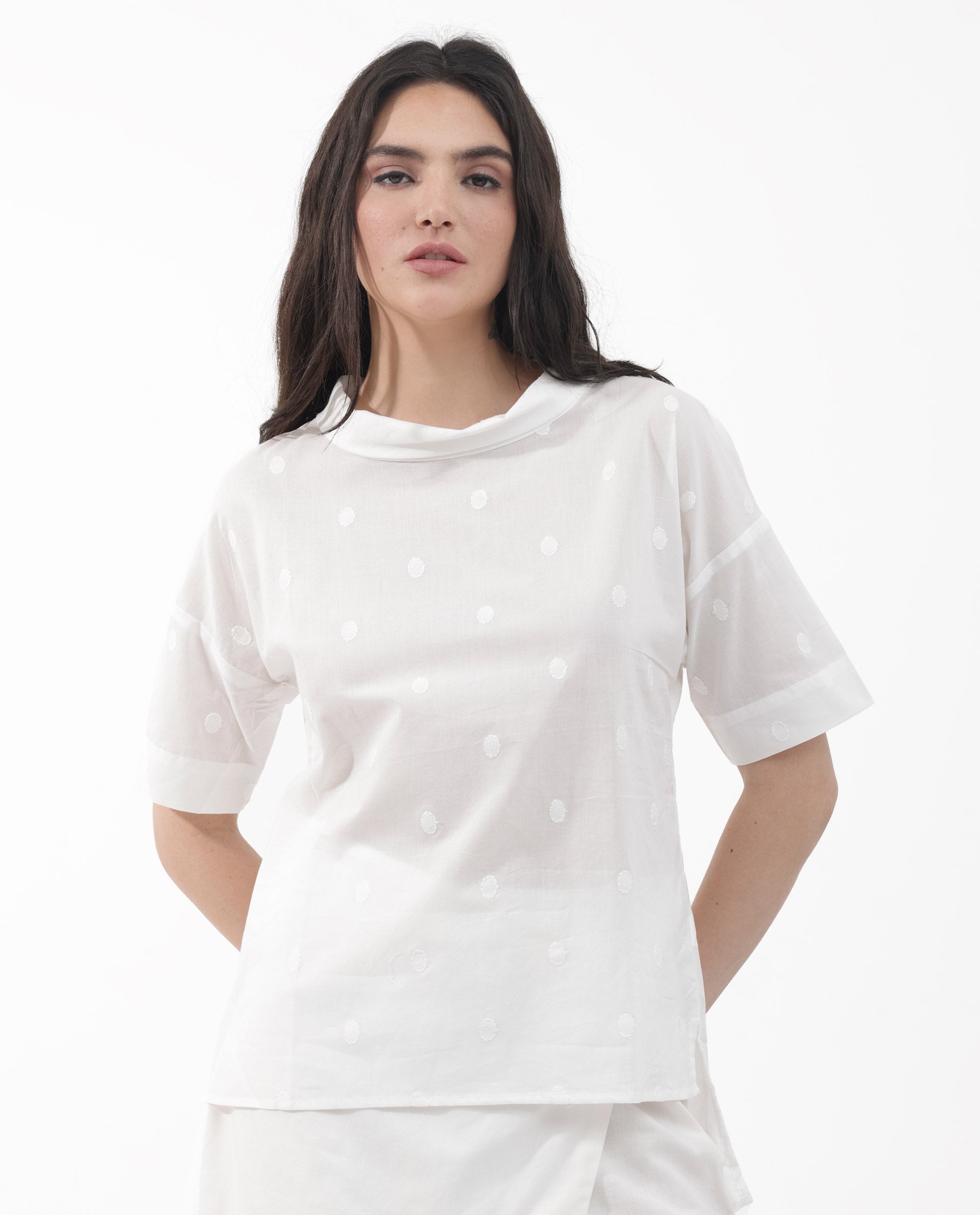 Women'S Raviolt White Cotton Fabric Regular Sleeves V-Neck Solid Regular Length Top