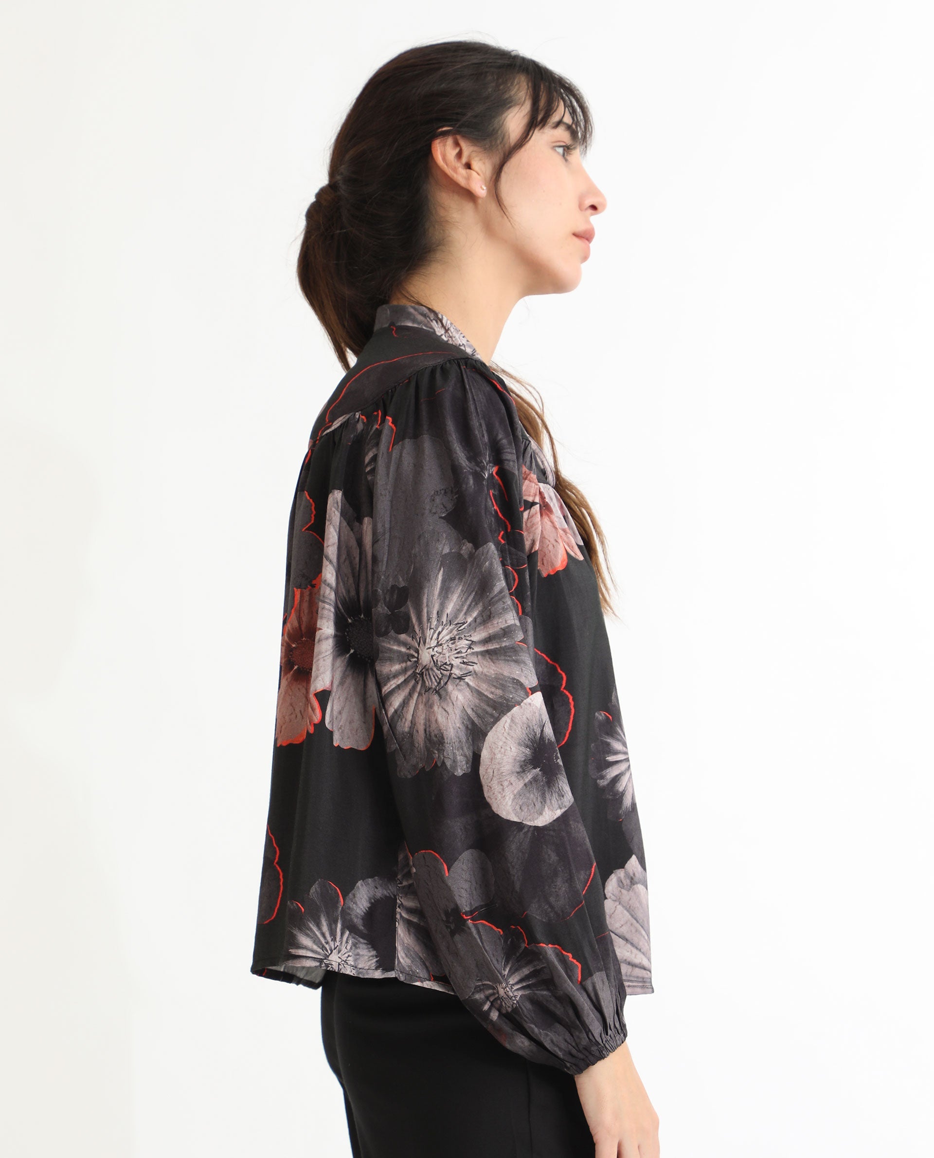 Women'S Rothal Black Poly Viscose Fabric Full Sleeves Tie-Up Closure Tie-Up Neck Balloon Sleeve Relaxed Fit Floral Print Blouse Top