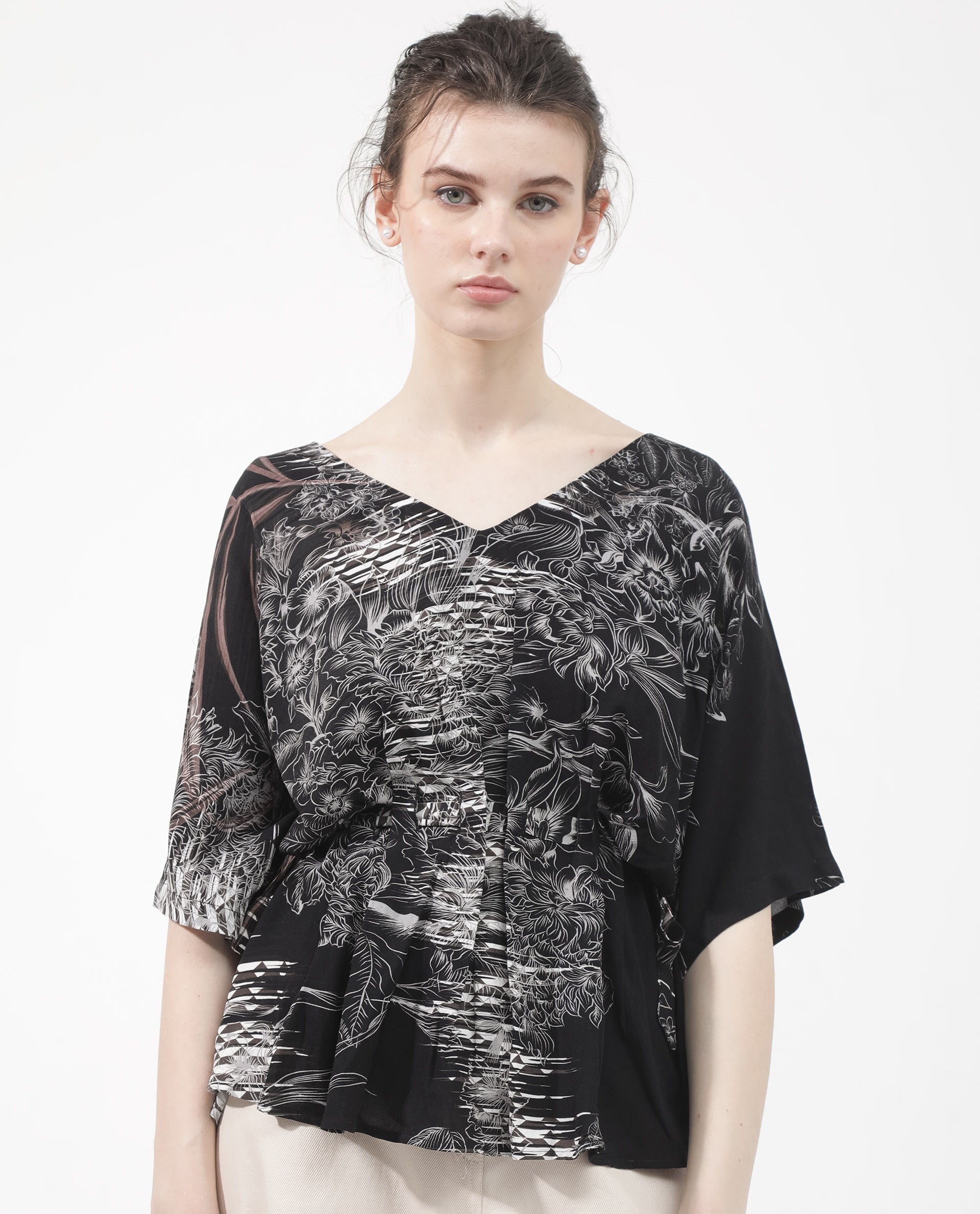 Women'S Rufu Black Viscose Fabric Short Sleeve V-Neck Wrap Floral Print Relaxed Fit Top