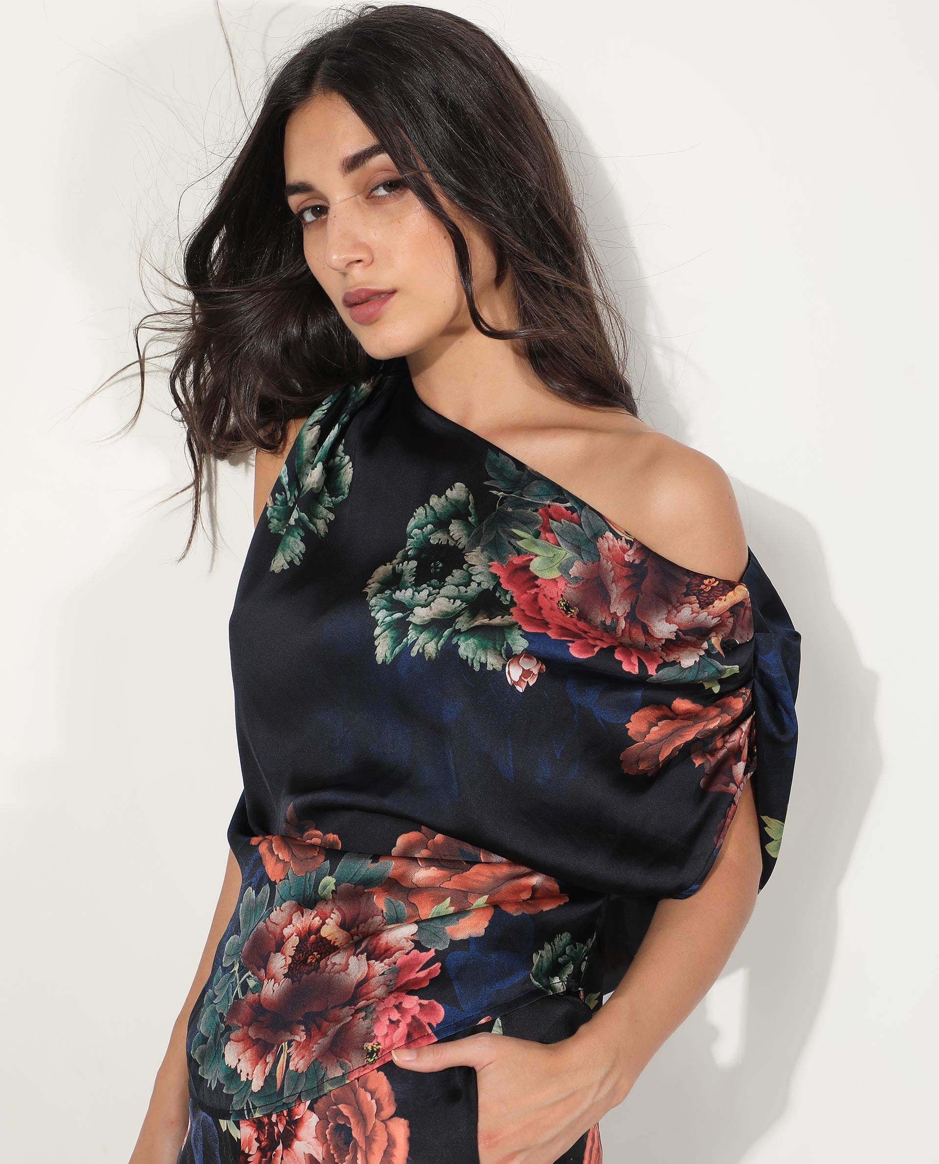 Women'S Florent Black Polyester Fabric Off Shoulder Sleeveless Regular Fit Floral Print Top