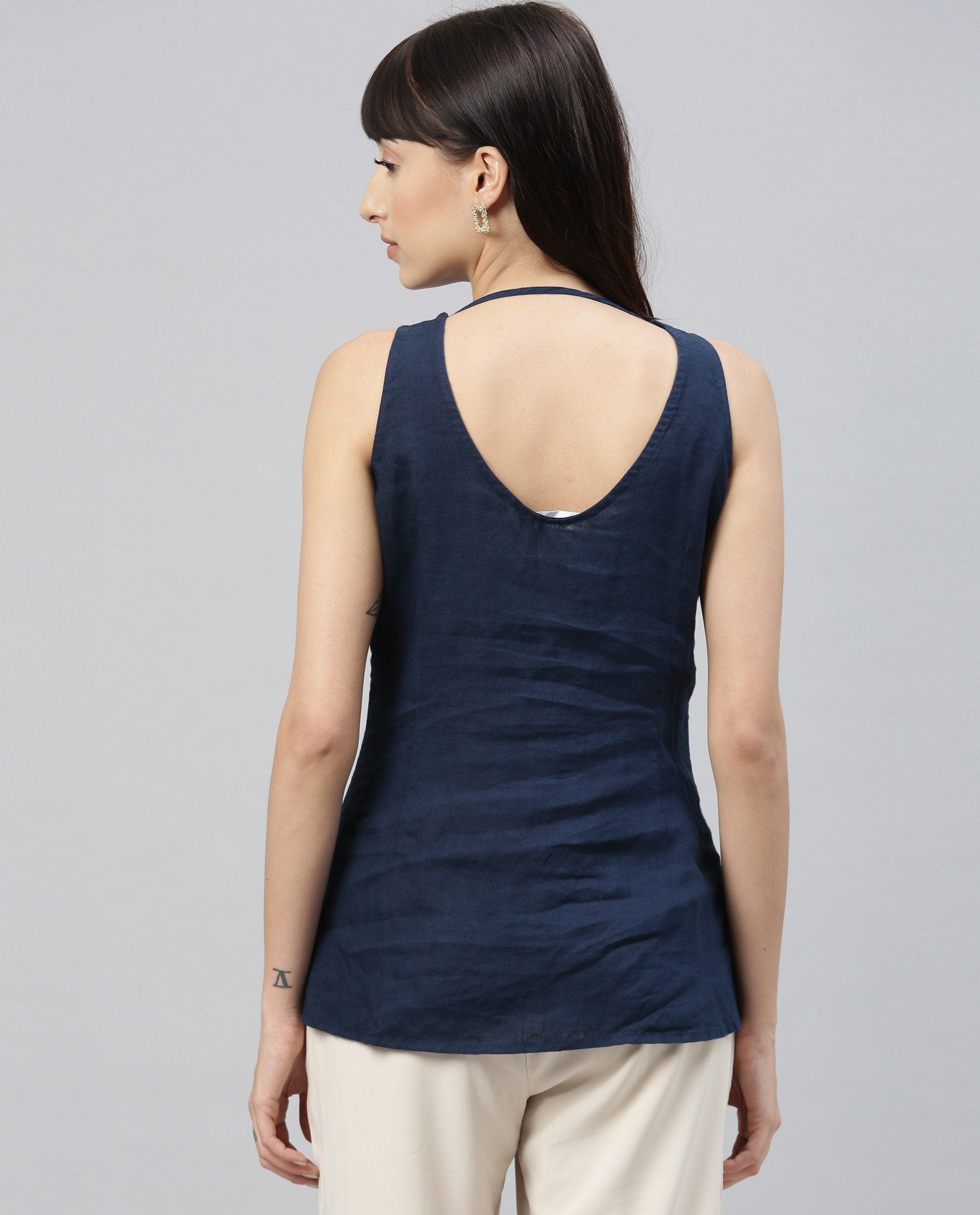 WOMEN'S UNITE - L BLUE TOP