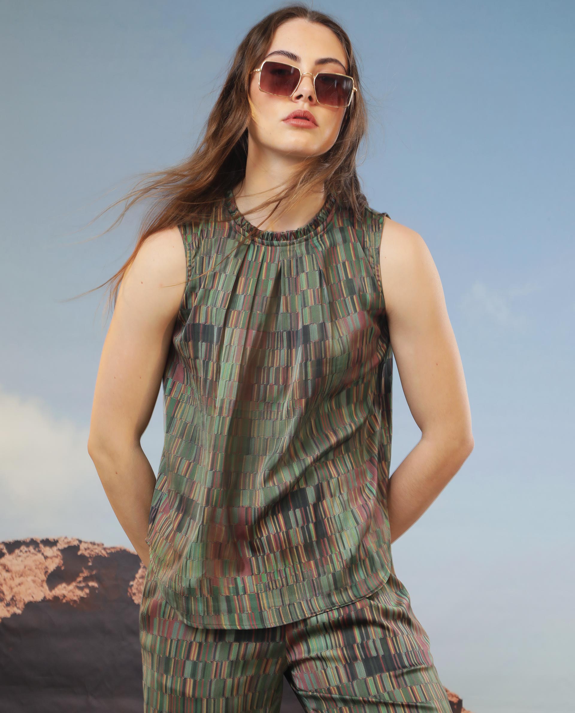 WOMEN'S GISELLE OLIVE TOP POLYESTER FABRIC SLEEVELESS PRINT