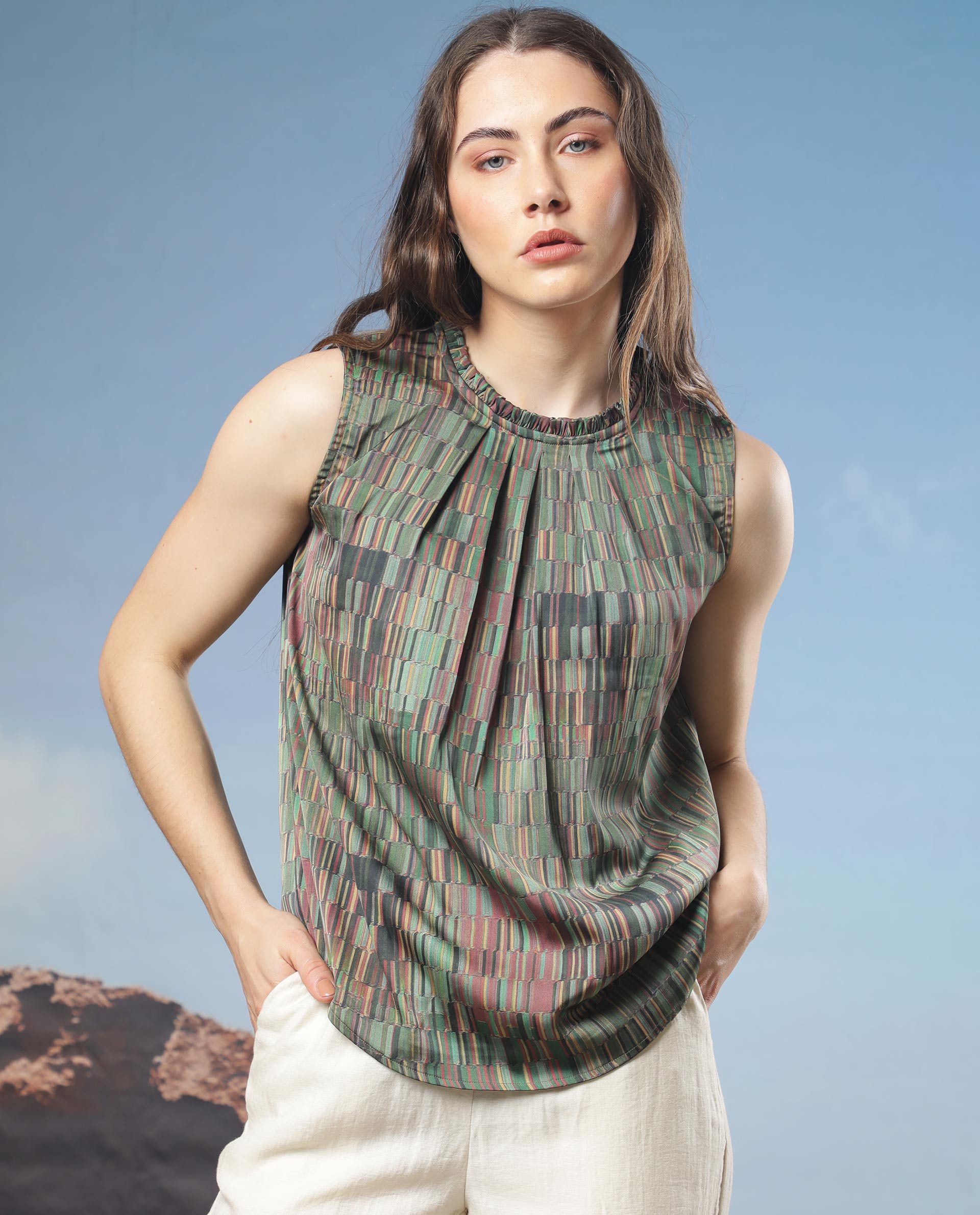 WOMEN'S GISELLE OLIVE TOP POLYESTER FABRIC SLEEVELESS PRINT