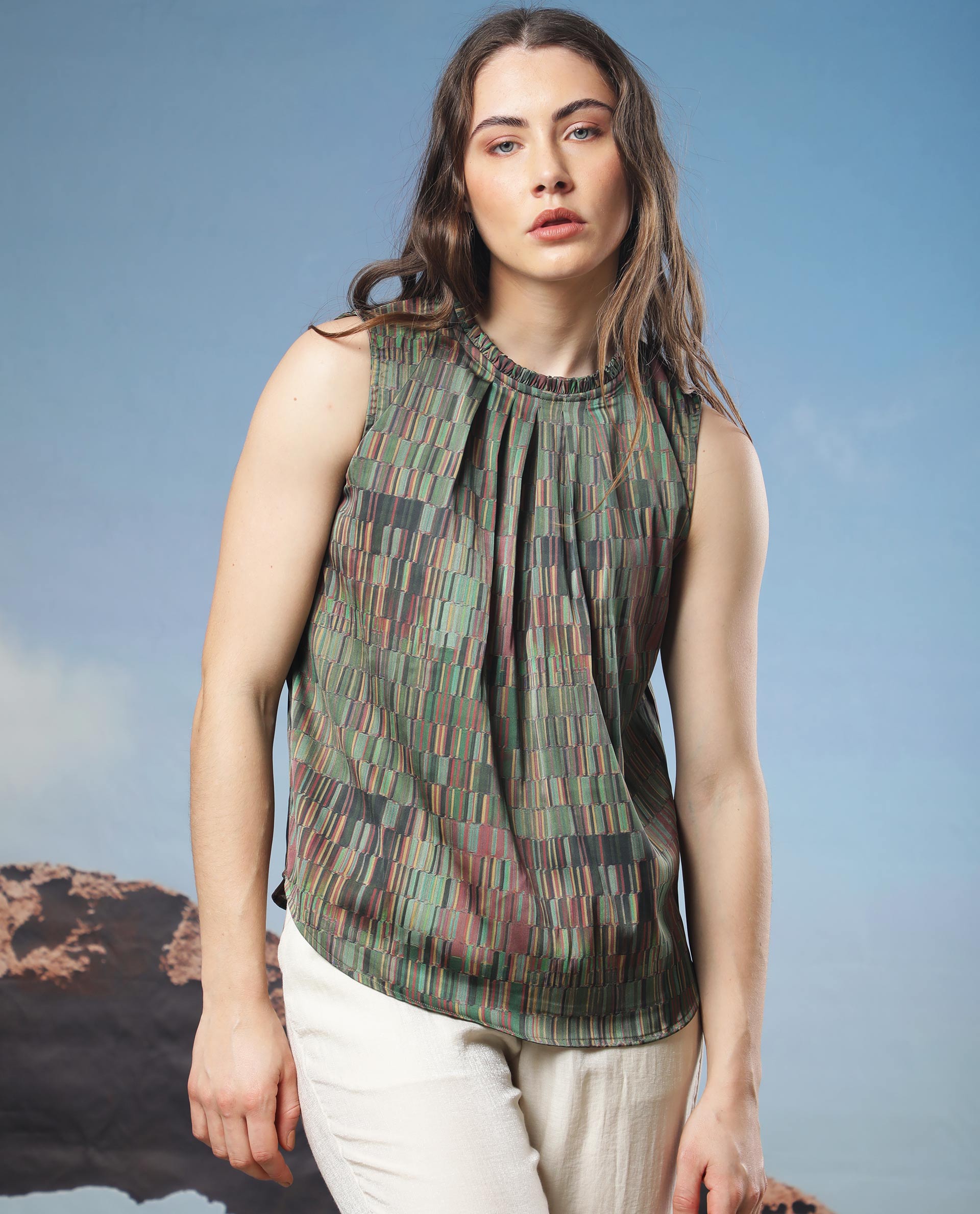 WOMEN'S GISELLE OLIVE TOP POLYESTER FABRIC SLEEVELESS PRINT