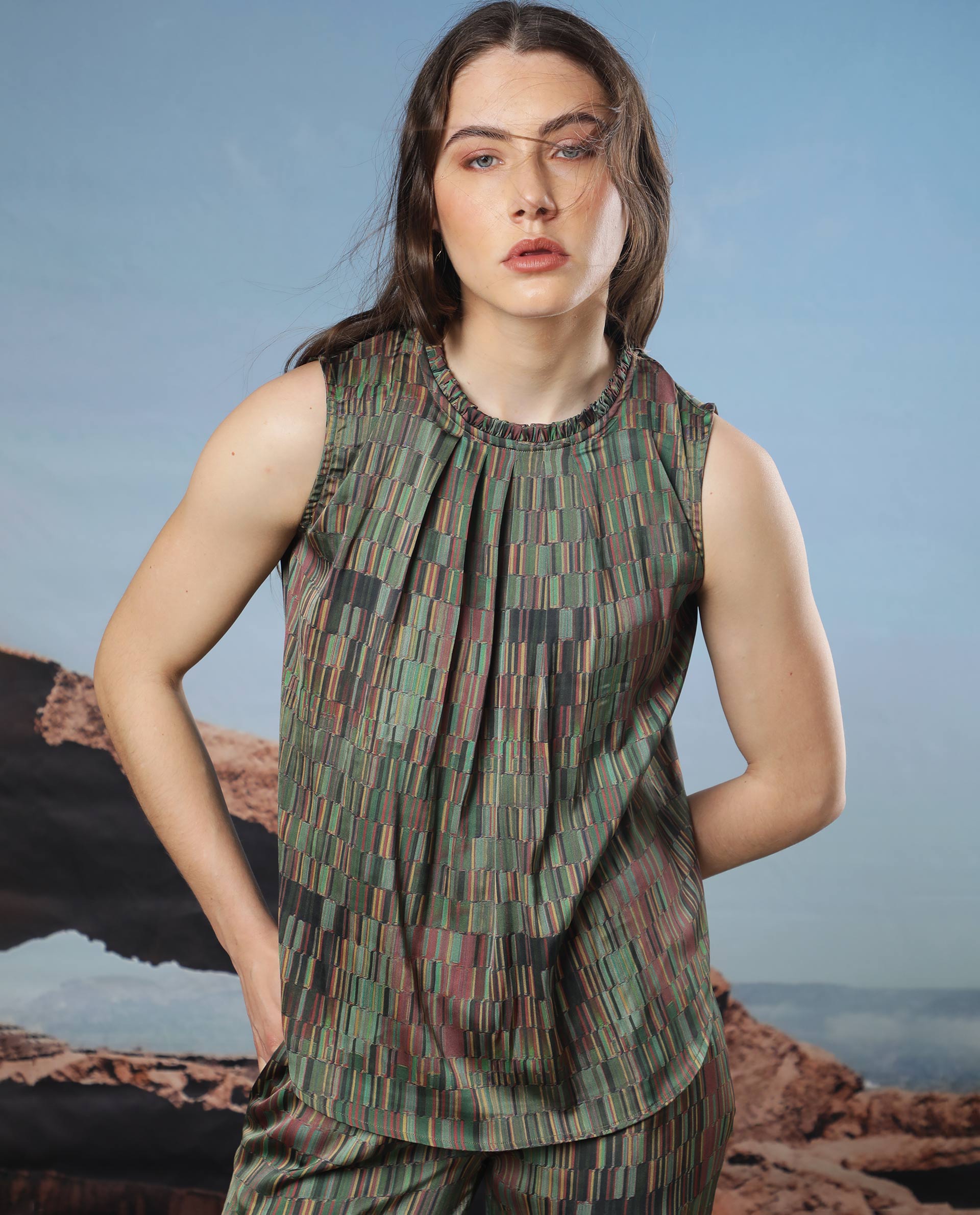 WOMEN'S GISELLE OLIVE TOP POLYESTER FABRIC SLEEVELESS PRINT